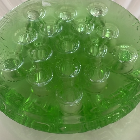 Vaseline glass flower frog - Picture 5 of 6